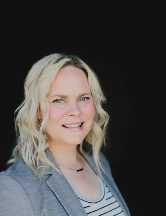 Photo of Cannon Cassandra, IFS therapist in Sacramento