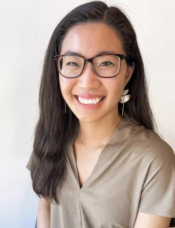 Photo of Chau Yueh Esther, IFS therapist in San Diego