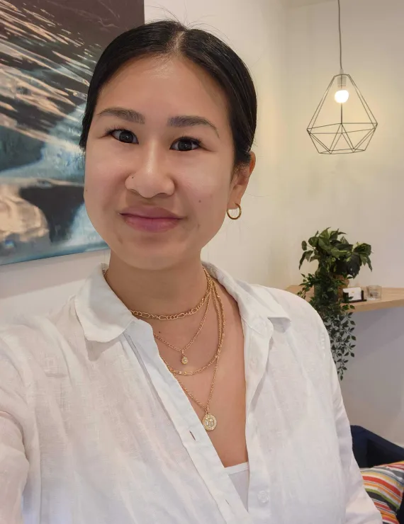 Photo of Chen Christina, IFS therapist in Vancouver