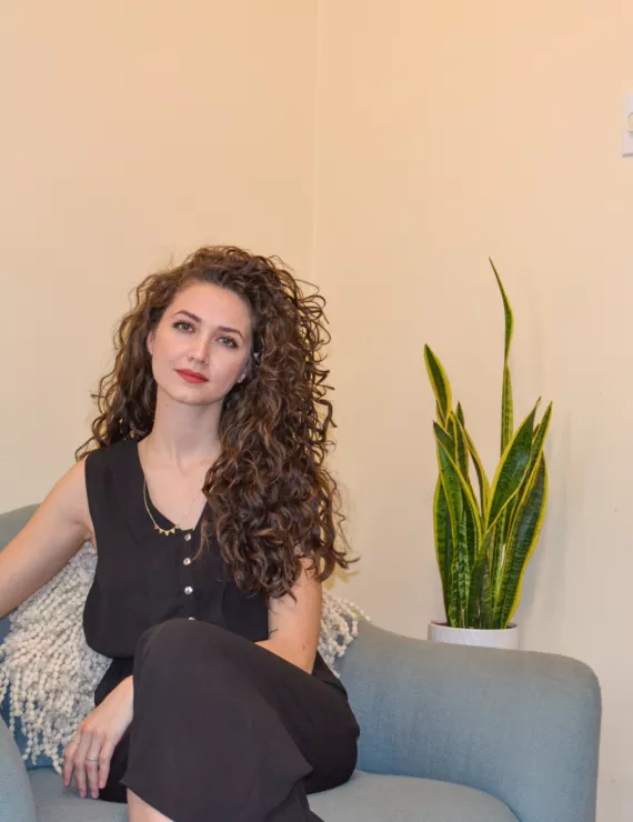 Photo of Diarbi Stephanie, IFS therapist in brooklyn