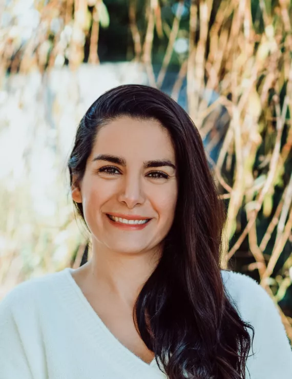 Photo of Esmaeilpour Niloufar, IFS therapist in Vancouver