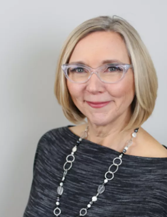 Photo of Flavelle Lucinda, IFS therapist in North Vancouver