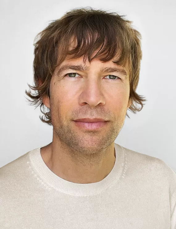Photo of Gabriel Bo, IFS therapist in Los Angeles