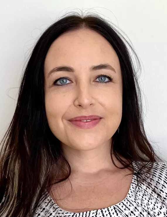 Photo of Garami Julia, IFS therapist in Melbourne