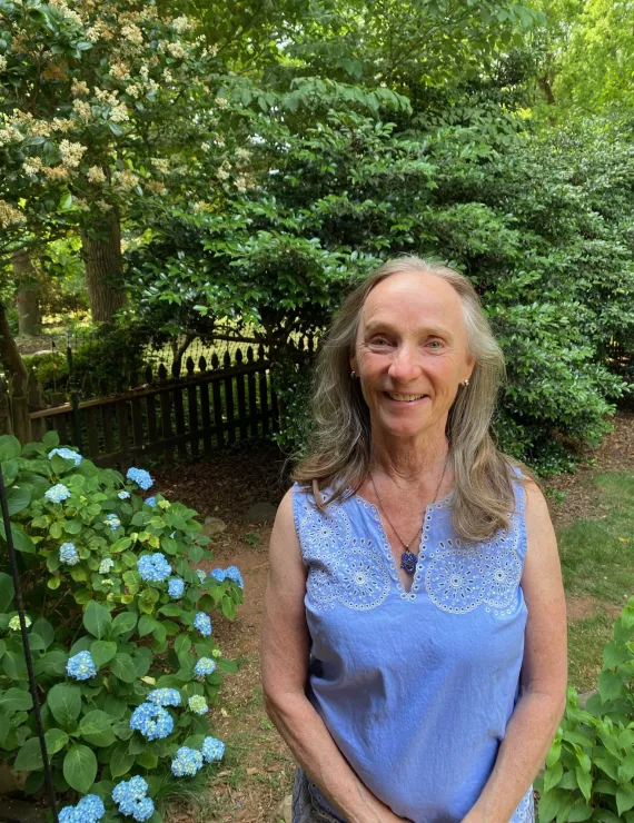 Photo of Gell Elizabeth, IFS therapist in Charlotte