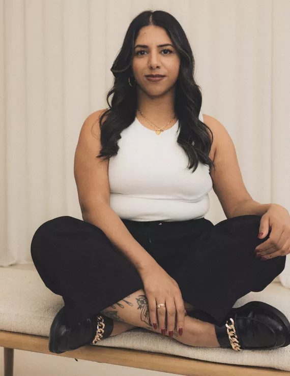Photo of Gill Priya, IFS therapist in Vancouver