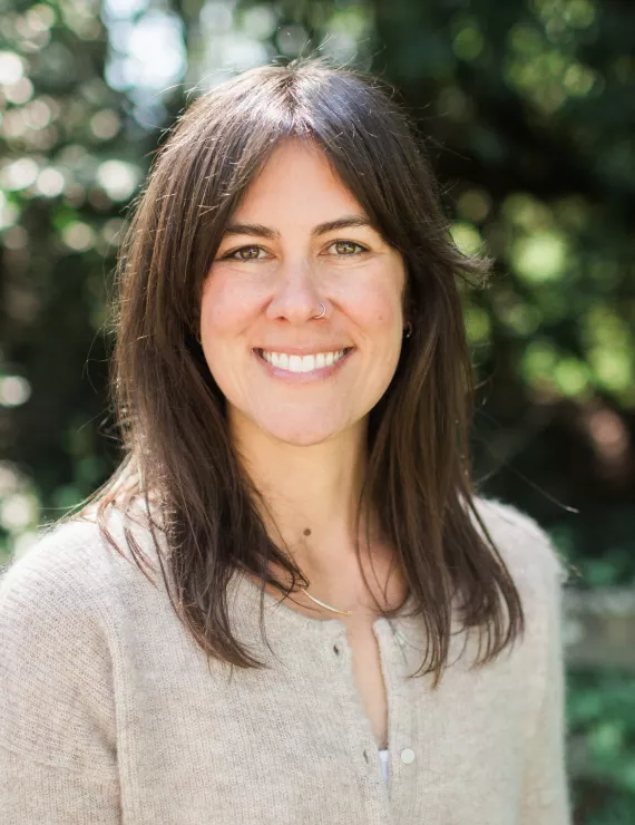 Photo of Gong Elyse, IFS therapist in Berkeley