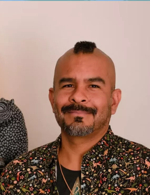 Photo of Goni Ricardo, IFS therapist in Bristol