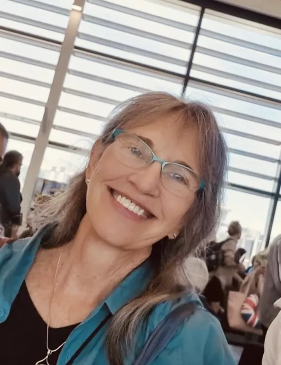 Photo of HIOTT Jey, IFS therapist in ASHEVILLE