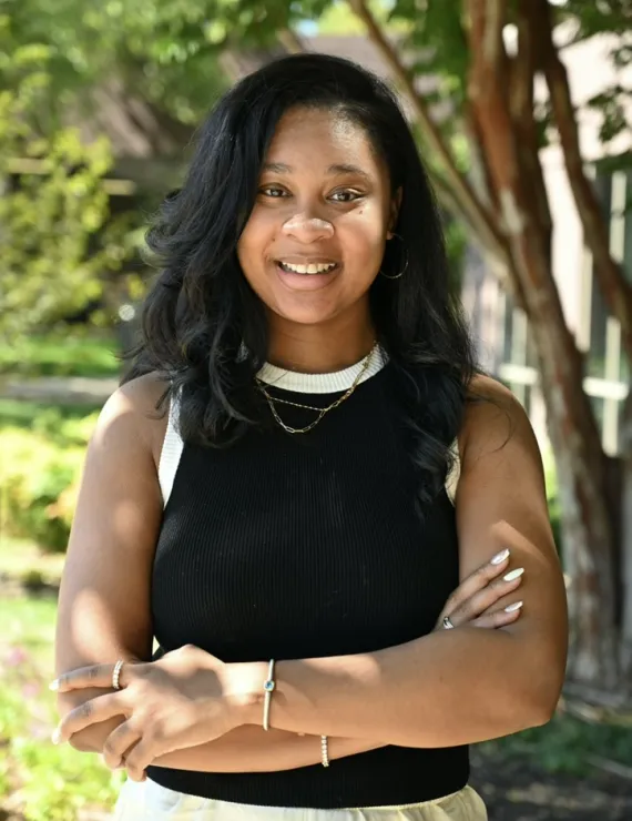 Photo of Holloway Perrin, IFS therapist in Nashville
