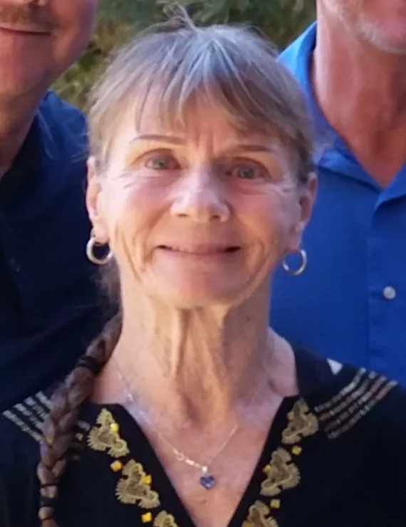 Photo of Holmes Nina, IFS therapist in San Diego