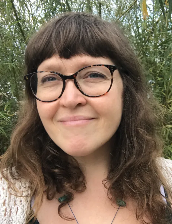 Photo of Joyce Mari, IFS therapist in Cambridge
