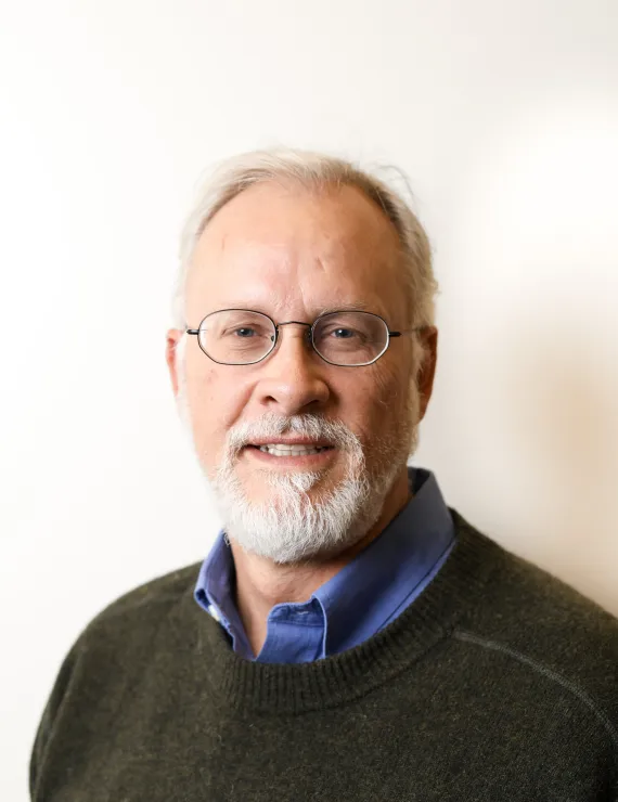 Photo of Kilgore Kedin, IFS therapist in Brooklyn
