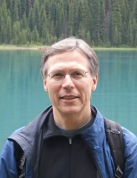 Photo of Kun Andrew, IFS therapist in Toronto