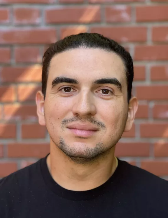 Photo of León Johnny, IFS therapist in Campbell