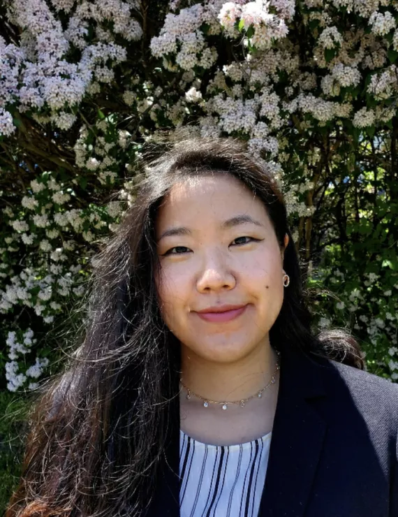 Photo of Lee Elizabeth, IFS therapist in Toronto