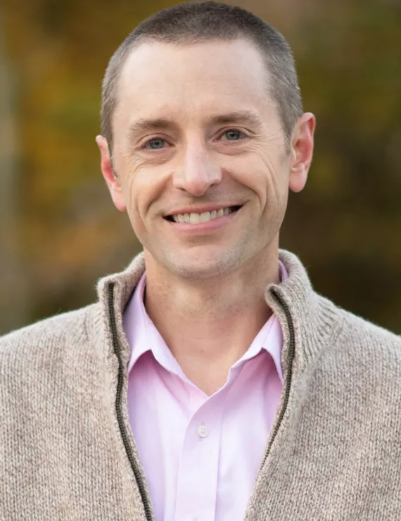 Photo of Lee Geoffrey, IFS therapist in Wilmington