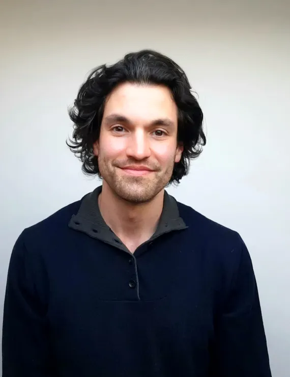 Photo of Marcucci John, IFS therapist in Toronto