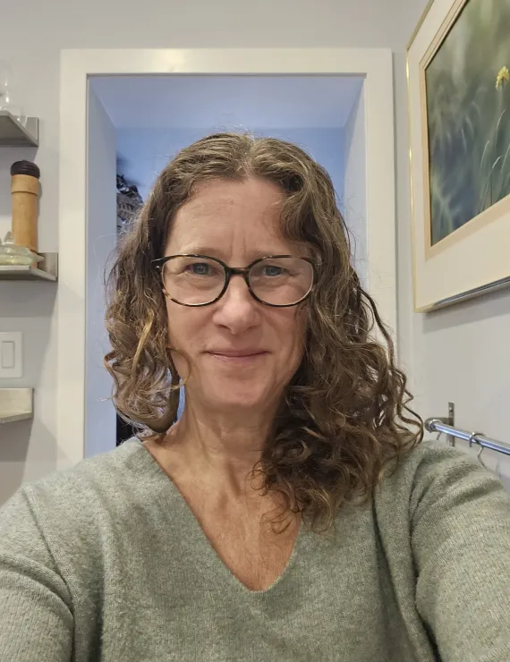Photo of Miller Ashley, IFS therapist in Toronto