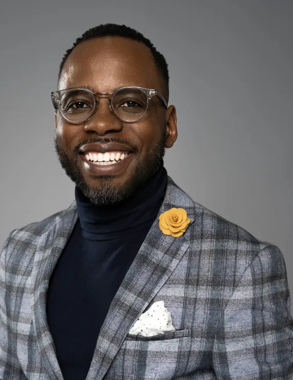 Photo of Moyo Kingsley, IFS therapist in Edmonton
