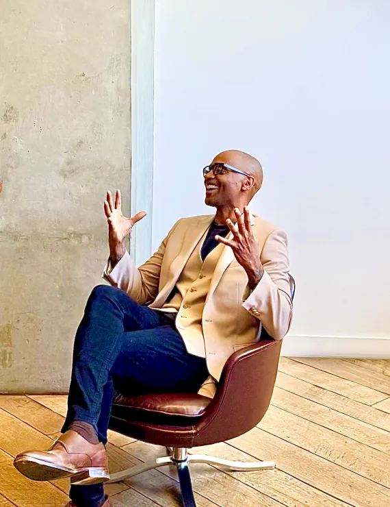 Photo of Nnamdi Adeshola, IFS therapist in Los Angeles