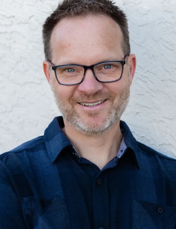 Photo of Olson Brendon, IFS therapist in Toronto