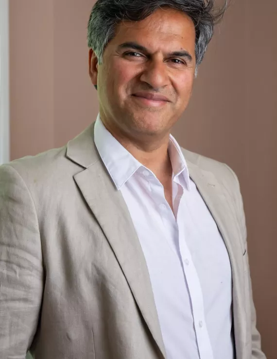 Photo of Ravjani Anwar, IFS therapist in London