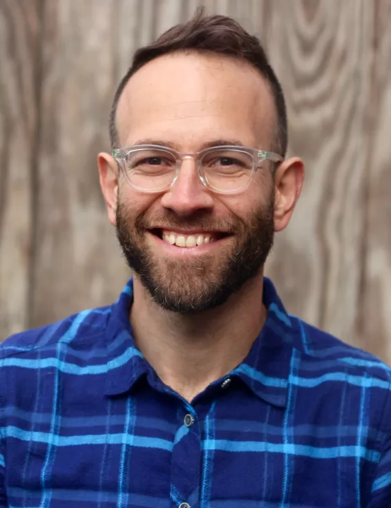 Photo of Singer Matthew, IFS therapist in Brooklyn