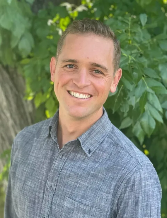 Photo of Sisson Adam, IFS therapist in Sacramento