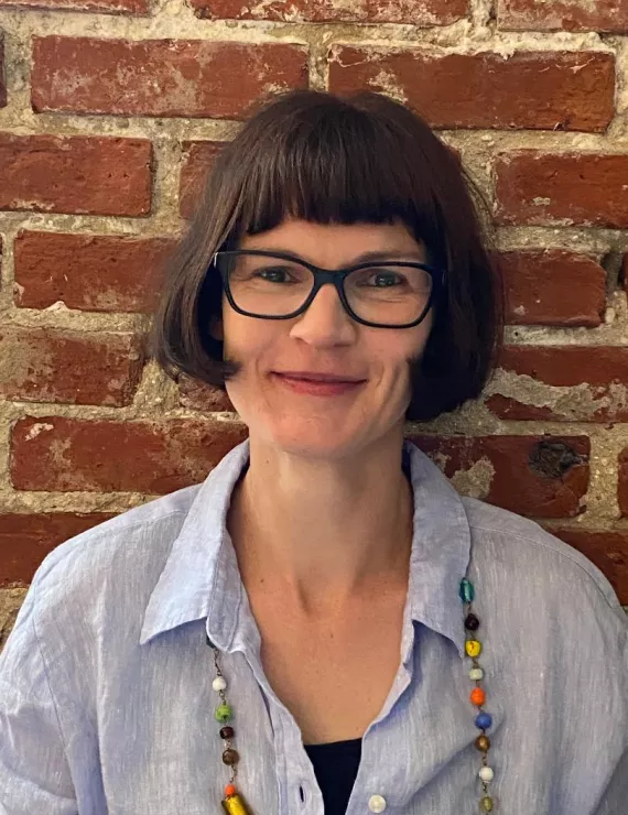 Photo of Smits Hilda, IFS therapist in Philadelphia