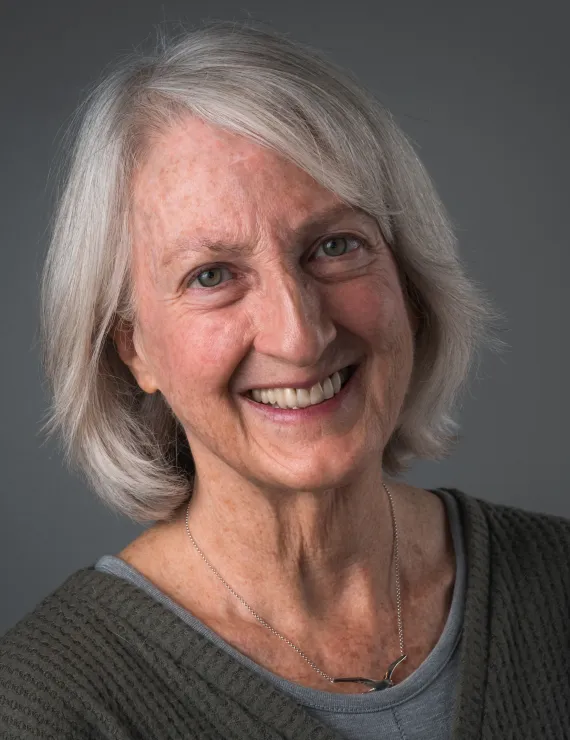 Photo of Stephani Paula, IFS therapist in Boulder