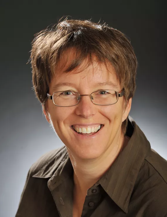 Photo of Whitney Abigail, IFS therapist in Ottawa
