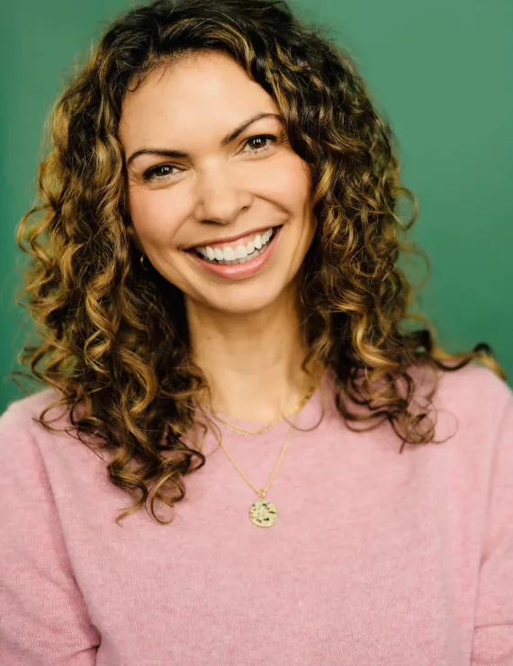Photo of Zoloto Amanda, IFS therapist in Oak Park
